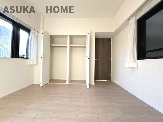 ジェイシティ洋光台の洋室|マンションには珍しい南北２面採光の明るいお部屋です。