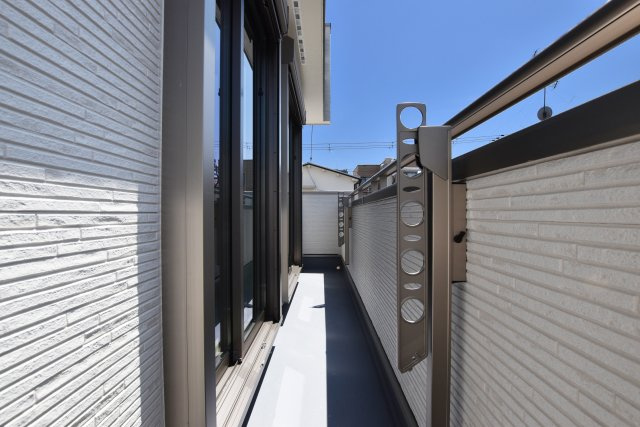 ハートフルタウン西難波町4丁目新築戸建全2区画│3LDK・3SLDK+駐車駐輪のバルコニー|2階バルコニー
リビングに面しており陽当たり良好です。