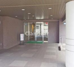 グラン・コート東松戸のエントランス|ドキドキの新生活も、安心してスタート。ぴったりの住まいを見つけませんか？クランディアが一緒に住まい選びをサポートします‼　まずは、お気軽にお問合せください　＃クランディア