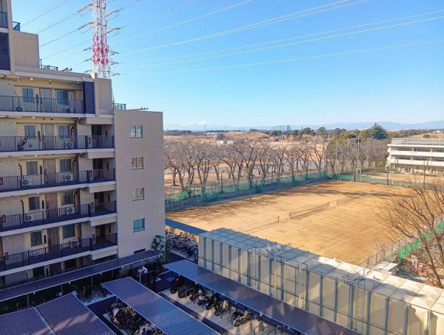 【展望】 | シャリエ朝霞グランフィールド（朝霞店） | 2026年2月撮影
周辺に高い建物がない為、陽当・通風・眺望良好。花火鑑賞やお天気が良い日には富士山が見えることも！