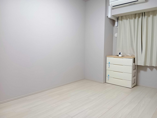 【寝室】 | シャリエ朝霞グランフィールド（朝霞店） | 2026年2月撮影
全居室収納完備！衣類やスーツケースなどのお荷物まですっきり片付きます◎
ドアはお部屋をを広くお使いいただける引き戸仕様になっております♪