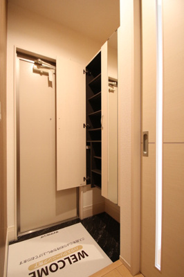 【玄関】 | 横内GARDEN D棟 | 玄関/シューズボックス