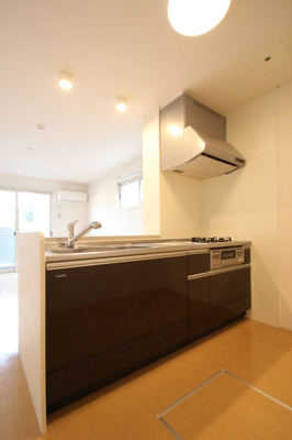 【キッチン】 | 横内GARDEN D棟 | システムキッチン/3口ガスコンログリル付