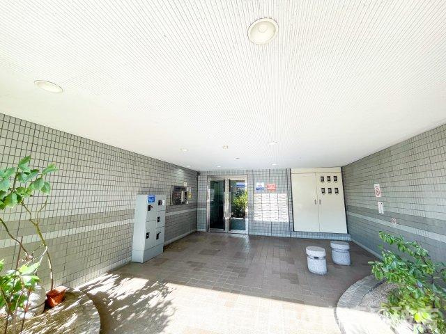 メゾンエスポアールのエントランス