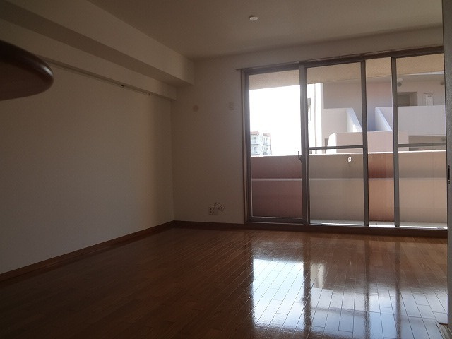 オーパス・ワンの居間・リビング|写真は同タイプ別部屋です