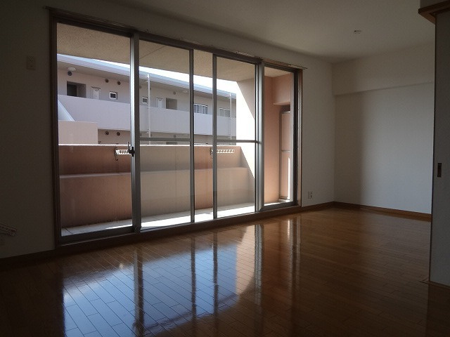 オーパス・ワンの居間・リビング|写真は同タイプ別部屋です