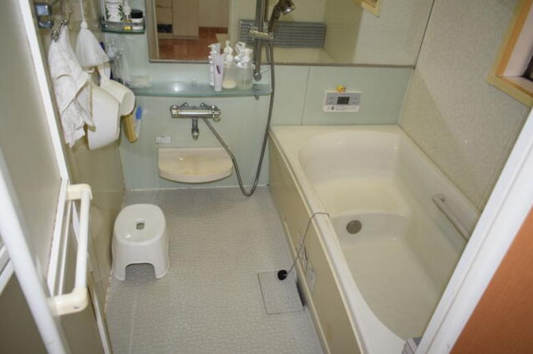 岸和田市西之内町　中古戸建の浴室