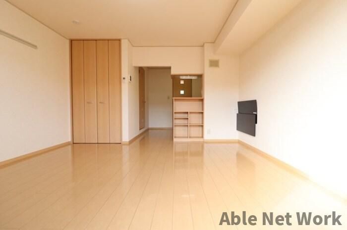 アーバンヒルズかしまⅡの居間・リビング|13帖洋室