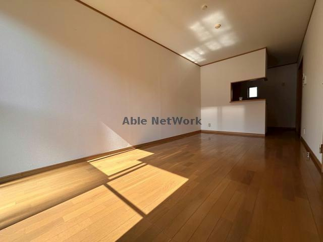 ヴェルドミール港ヶ丘 Ⅰの居間・リビング|１２帖のLDK