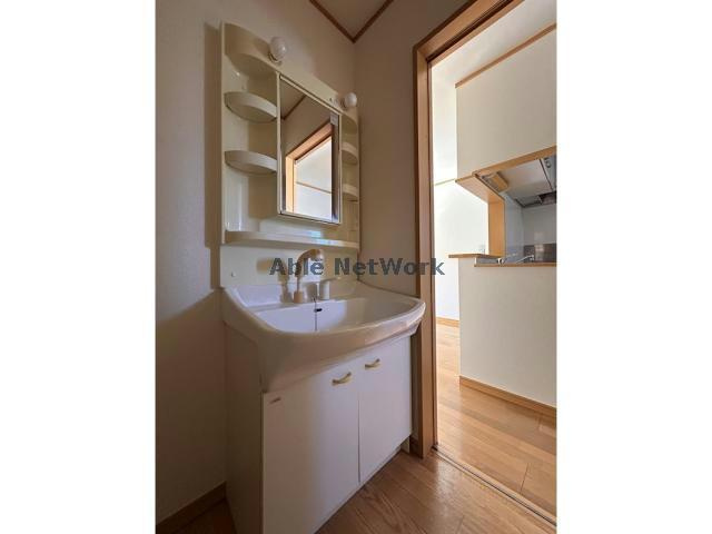 ヴェルドミール港ヶ丘 Ⅰの洗面所|シャワー付洗面台