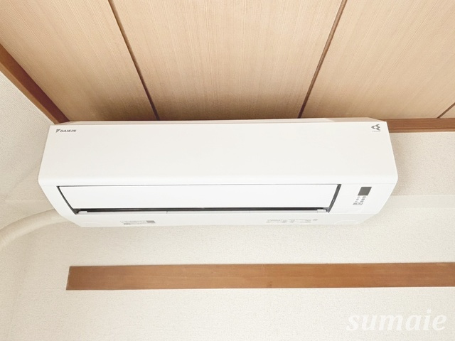 クレール山本の設備|和室のエアコンです