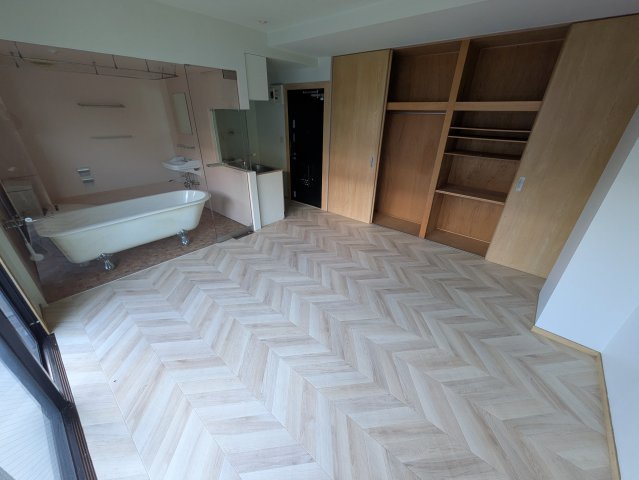 シャイン元住吉の洋室