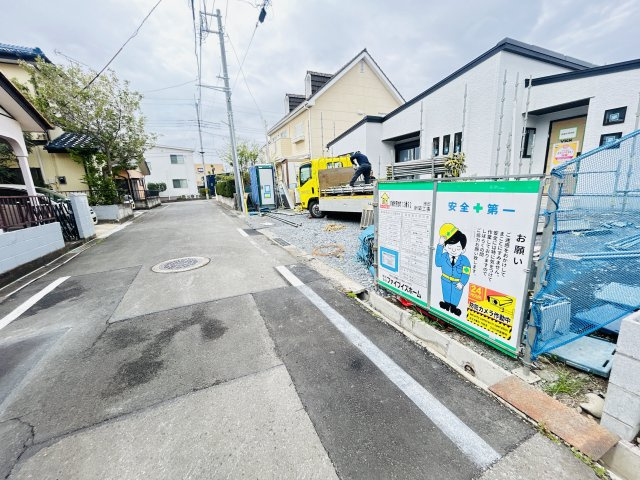 新築　前橋市荒牧町1区画の前面道路含む現地写真|　南側接道幅員4.4ｍ