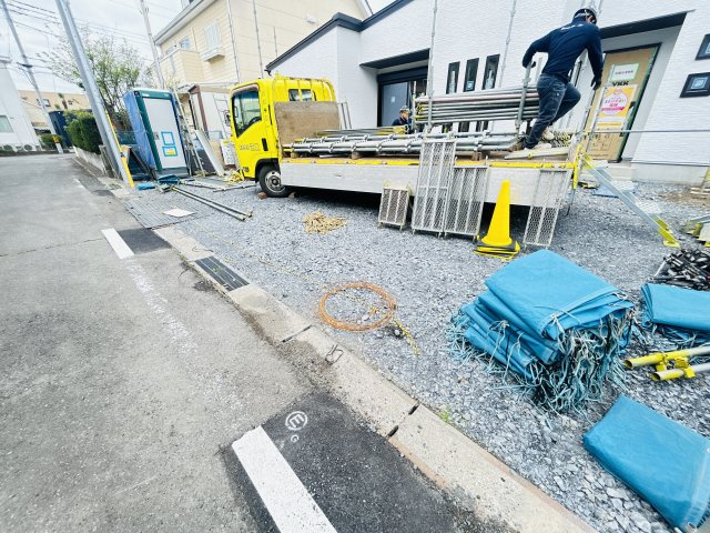 新築　前橋市荒牧町1区画の駐車場|現地写真　駐車スペースは建物南側に並列2台分可能です！