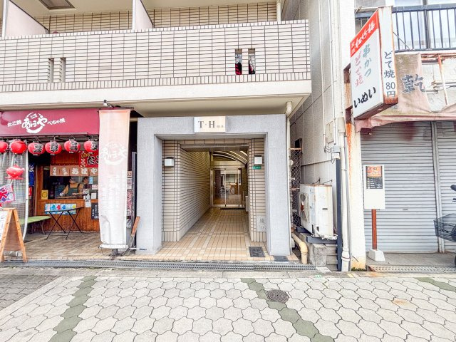 T・Hビルのエントランス