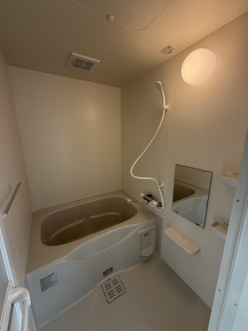鵜の島貸家の浴室|コンパクトで使いやすいお風呂です