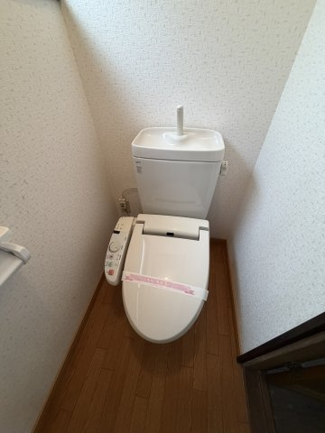 鵜の島貸家のトイレ|落ち着いたトイレです