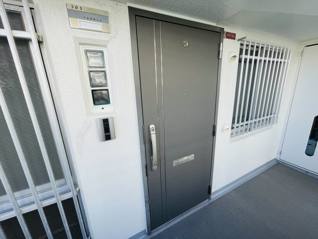 ディオ・フェルティ枚方の玄関|◆ペット飼育可能！ワンちゃんのお散歩を楽しめる緑豊かなリバーサイドマンションです！
