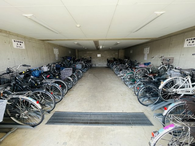 ディオ・フェルティ枚方の駐輪場|◆駐輪場は屋内にもあり自転車が雨風にさらされる心配がありません！◆最新の空き状況など、詳細につきましてはお気軽にお問い合わせください！
