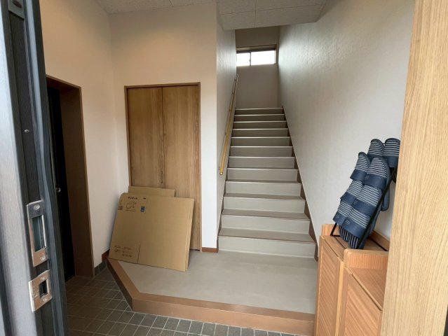 豊明市倉庫付き事務所の内装