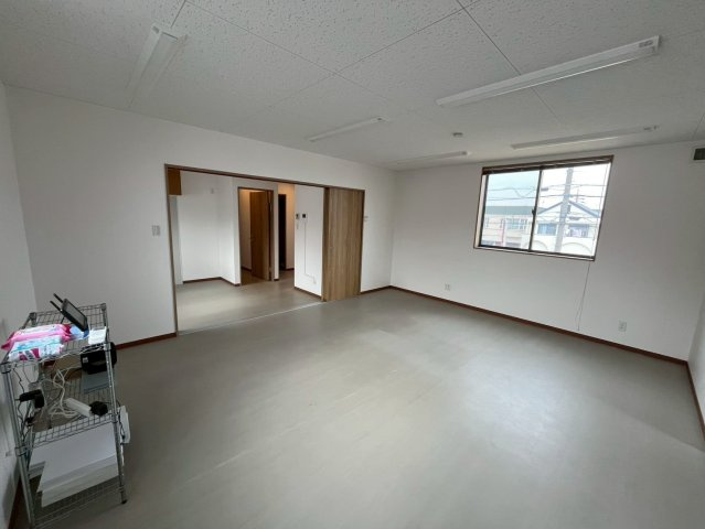 豊明市倉庫付き事務所の内装