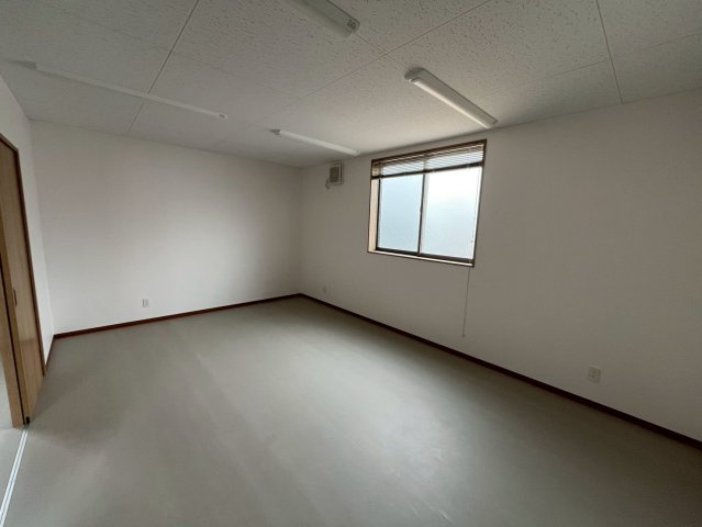豊明市倉庫付き事務所の内装