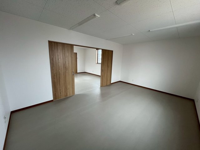 豊明市倉庫付き事務所の内装