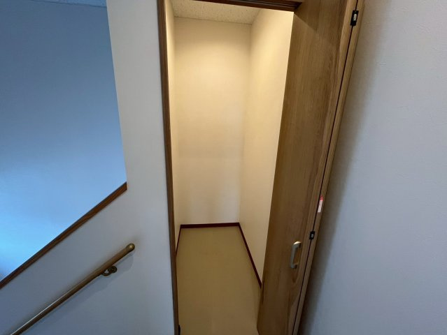 豊明市倉庫付き事務所の内装