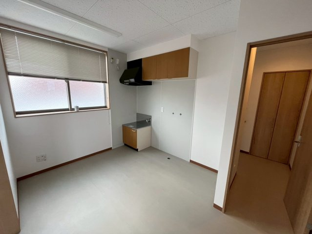 豊明市倉庫付き事務所の内装