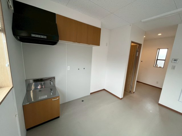 豊明市倉庫付き事務所の内装