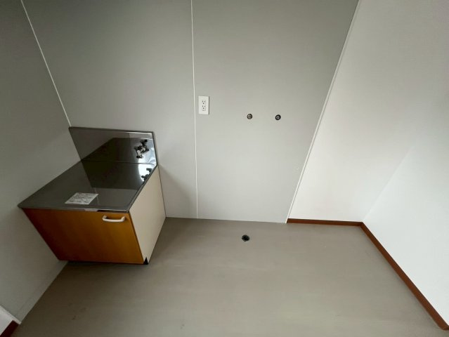 豊明市倉庫付き事務所の内装