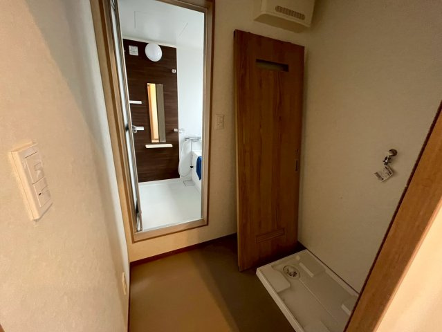 豊明市倉庫付き事務所の内装