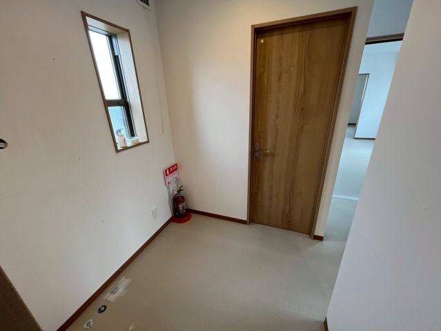 豊明市倉庫付き事務所の内装