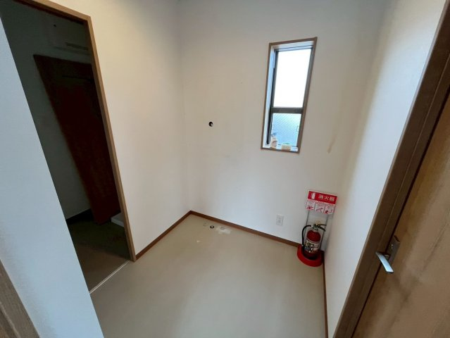 豊明市倉庫付き事務所の内装