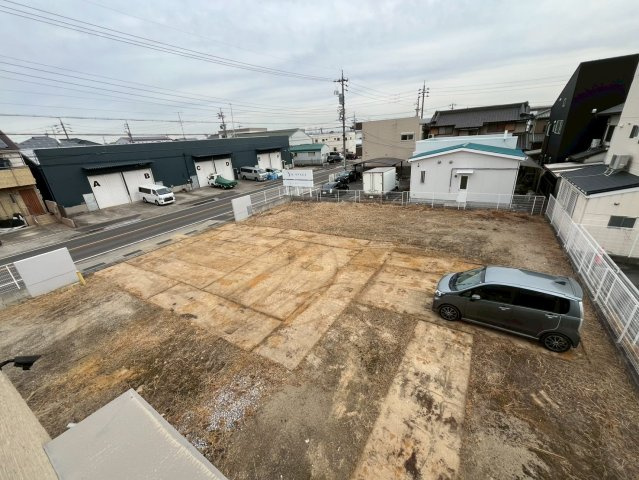 豊明市倉庫付き事務所の駐車場