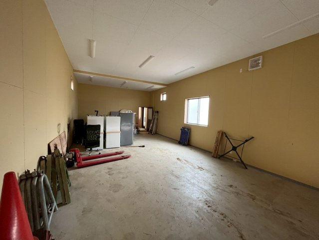 豊明市倉庫付き事務所の内装