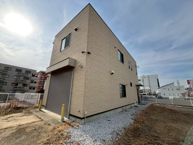 豊明市倉庫付き事務所の外観