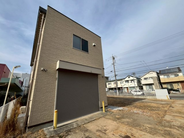 豊明市倉庫付き事務所の外観