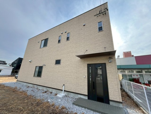 豊明市倉庫付き事務所の外観