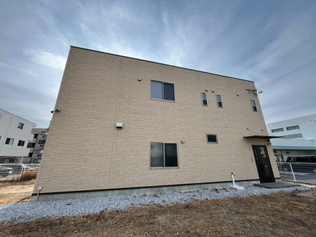 豊明市倉庫付き事務所の外観