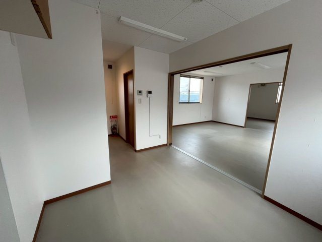 豊明市倉庫付き事務所の内装