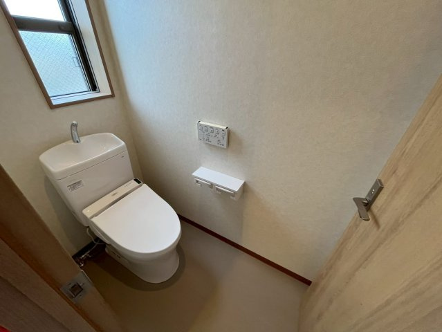 豊明市倉庫付き事務所のトイレ