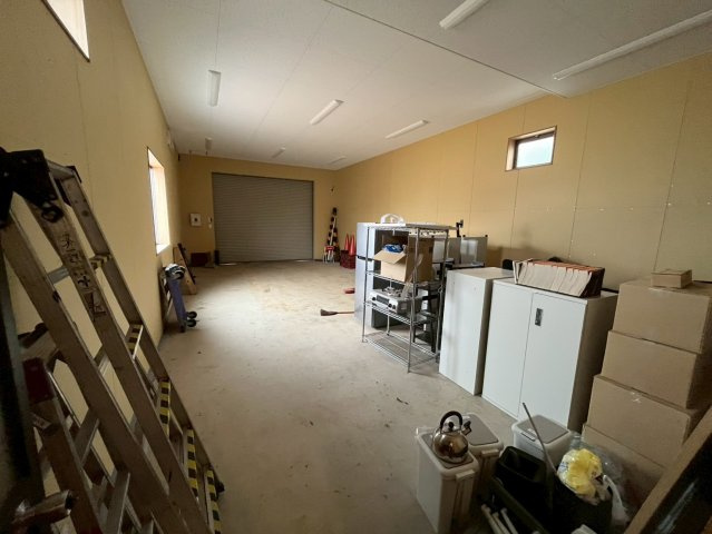 豊明市倉庫付き事務所の内装