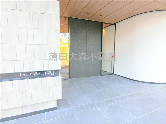 ラティエラ大鳥居の外観