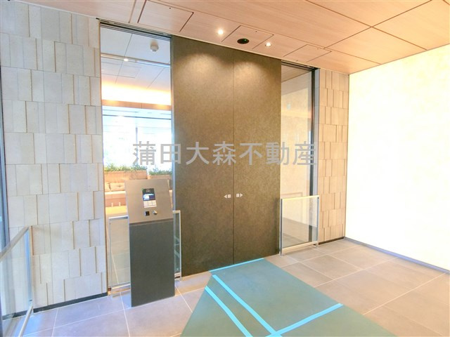ラティエラ大鳥居のエントランス|防犯カメラTVモニター付オートロック宅配BOXメールBOX管理人室