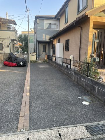 鎌ケ谷市東中沢３丁目の一戸建ての駐車場