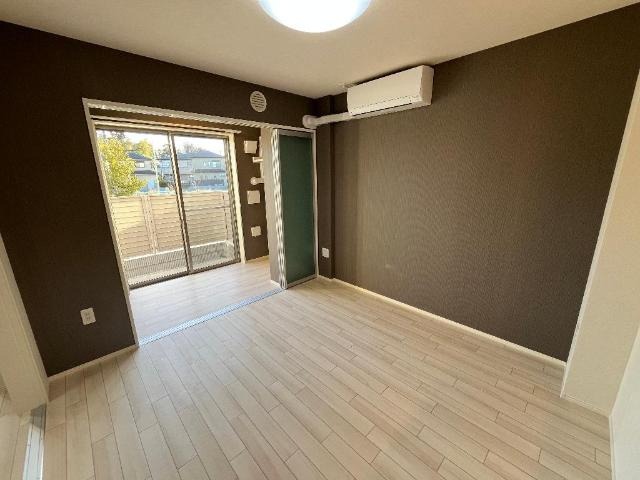 アドニスの設備|リビング　エアコン有り