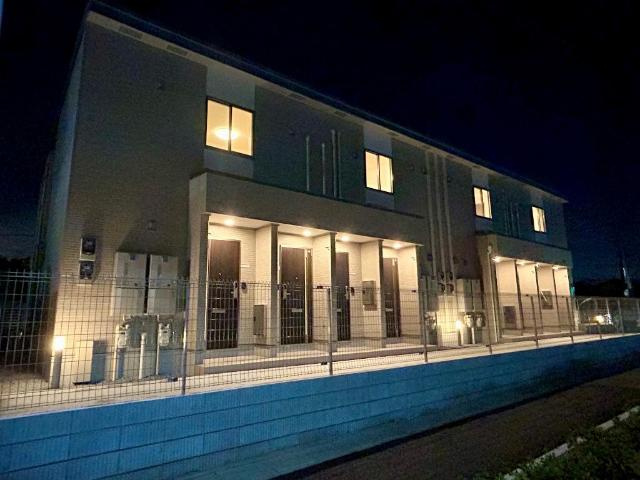 アドニスの外観|外観写真（夜）