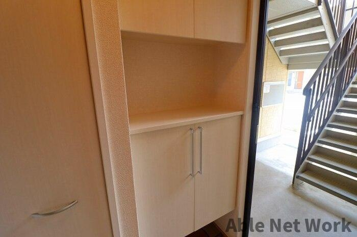 ウィルスクエアBの玄関|シューズボックス