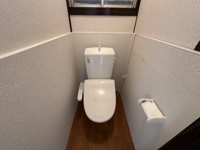 明石市和坂稲荷町戸建のトイレ